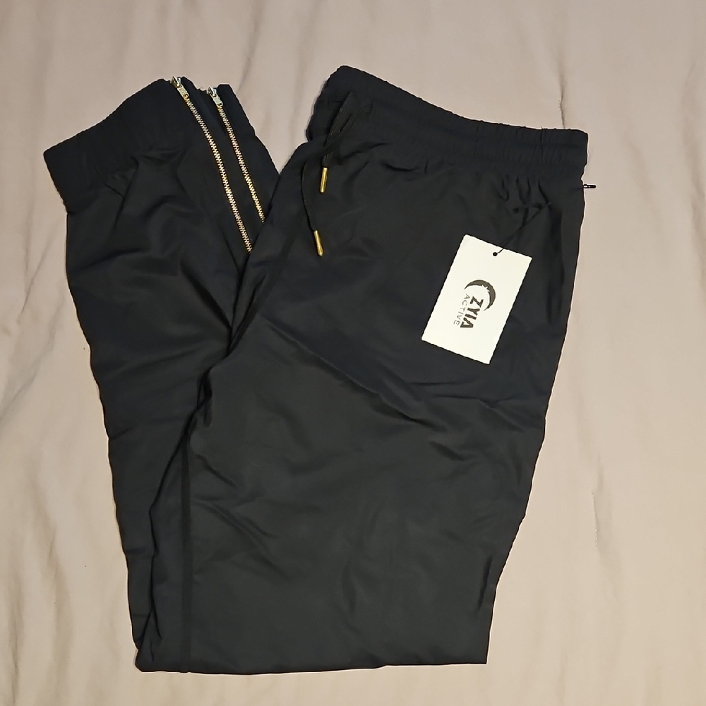 Zyia Black Everywhwre Joggers